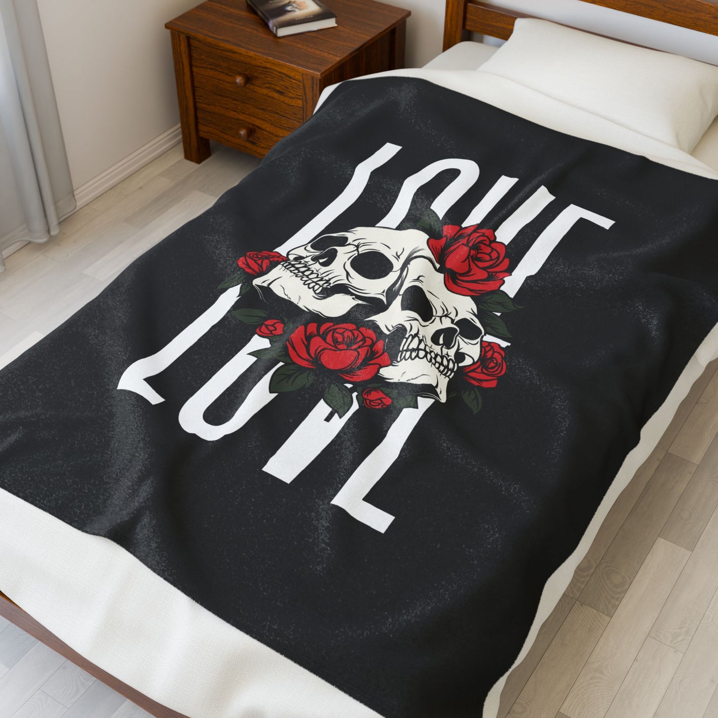 Gothic Love with Skulls and Roses Plush Blanket | Cozy Throw for Couples, Valentine's Day Gift, Alternative Home Decor